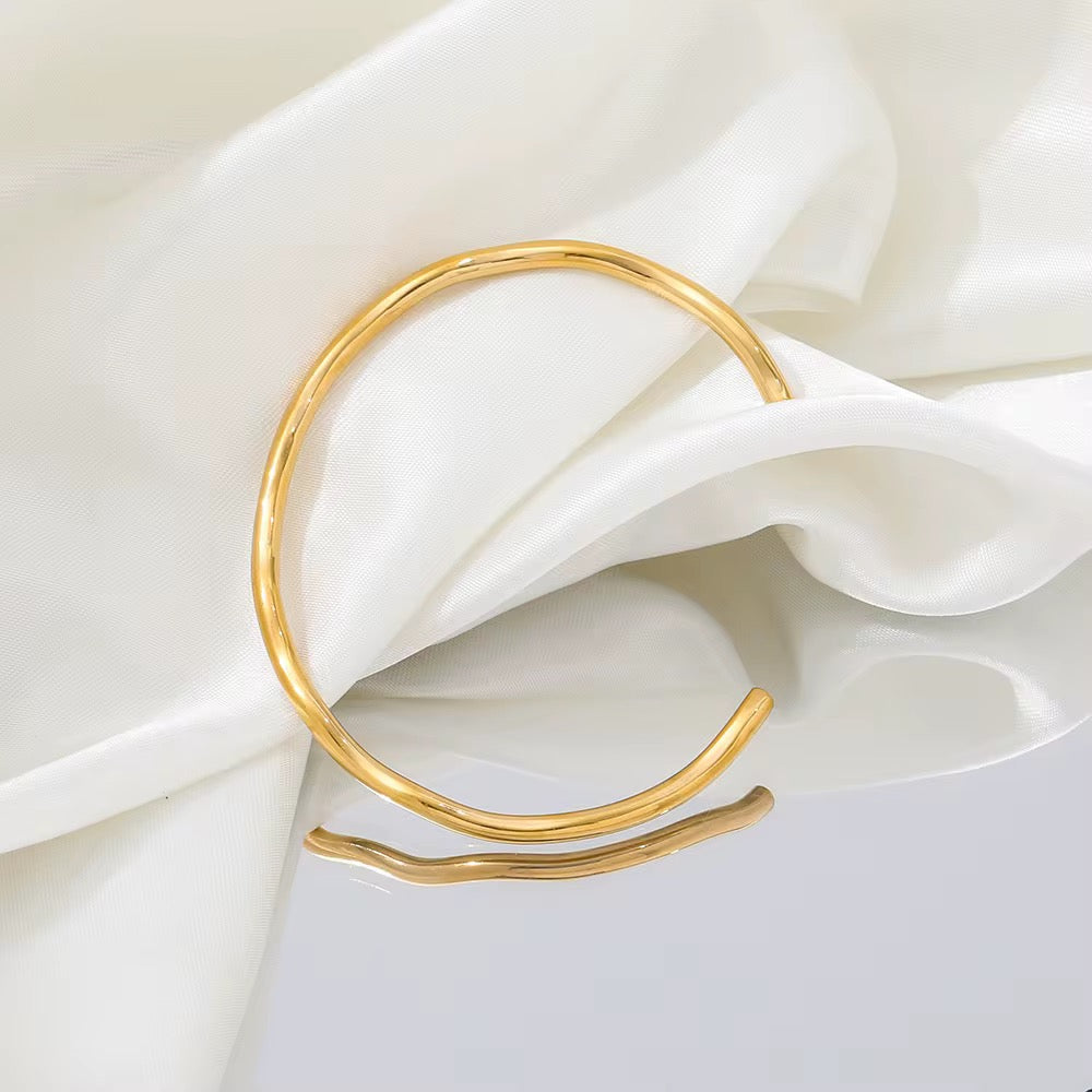 Fluid Bangle